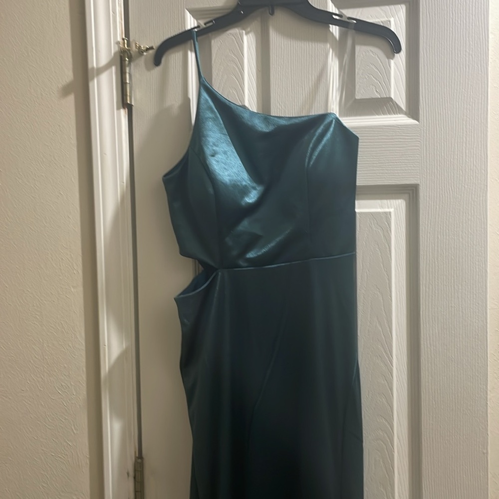 Jump Gown - Picture 4 of 6